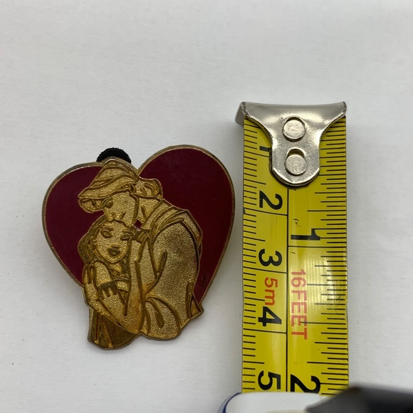 Vintage Disney 2002 Lanyard Pin Trading Series Pochahontas John Heart Lapel Pin - Picture 6 of 6